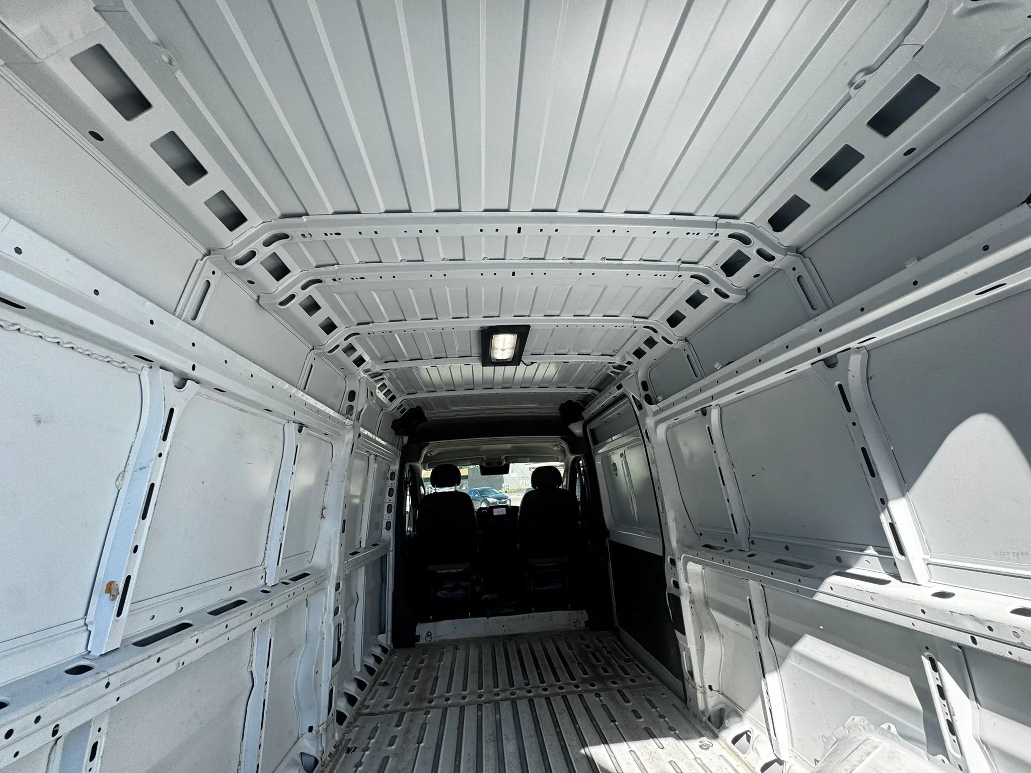 Used 2025 RAM ProMaster 2500 w/ Convenience Group FWD image 17