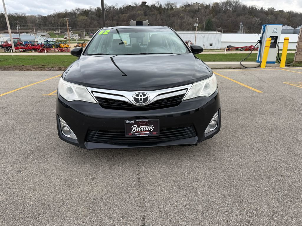 Used 2012 Toyota Camry XLE w/ Leather Pkg FWD image 2
