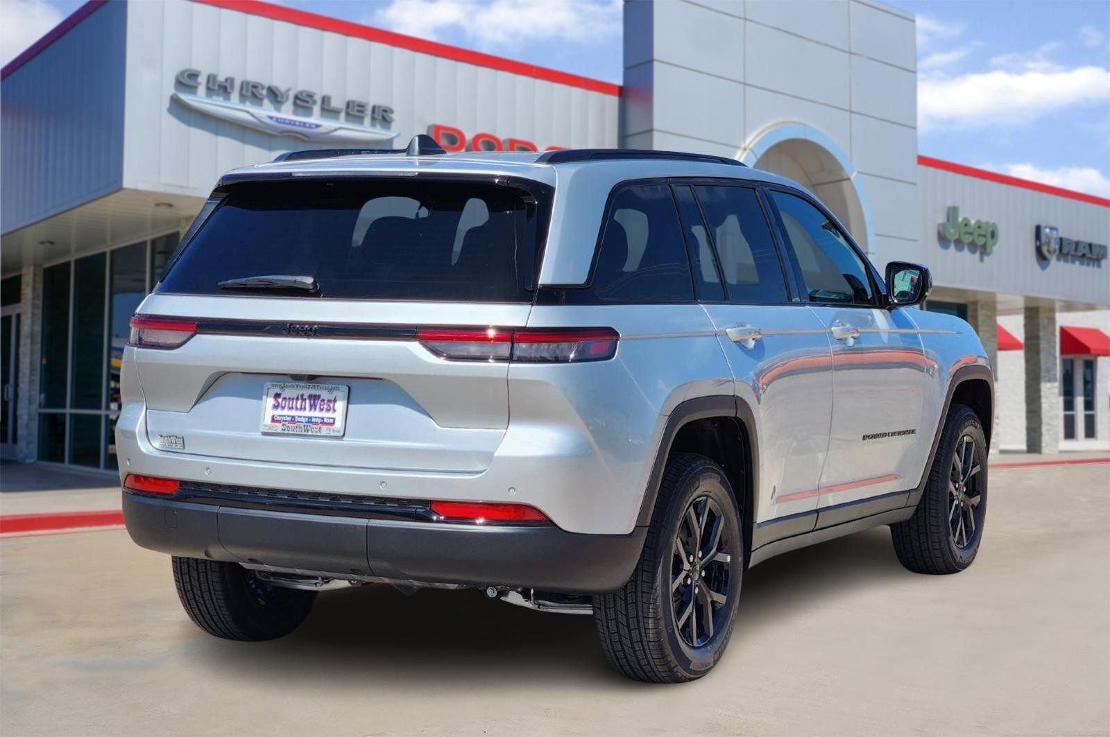 New 2025 Jeep Grand Cherokee Altitude image 5