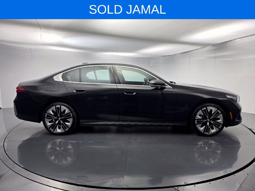 Certified 2024 BMW 530i w/ Premium Package RWD image 3