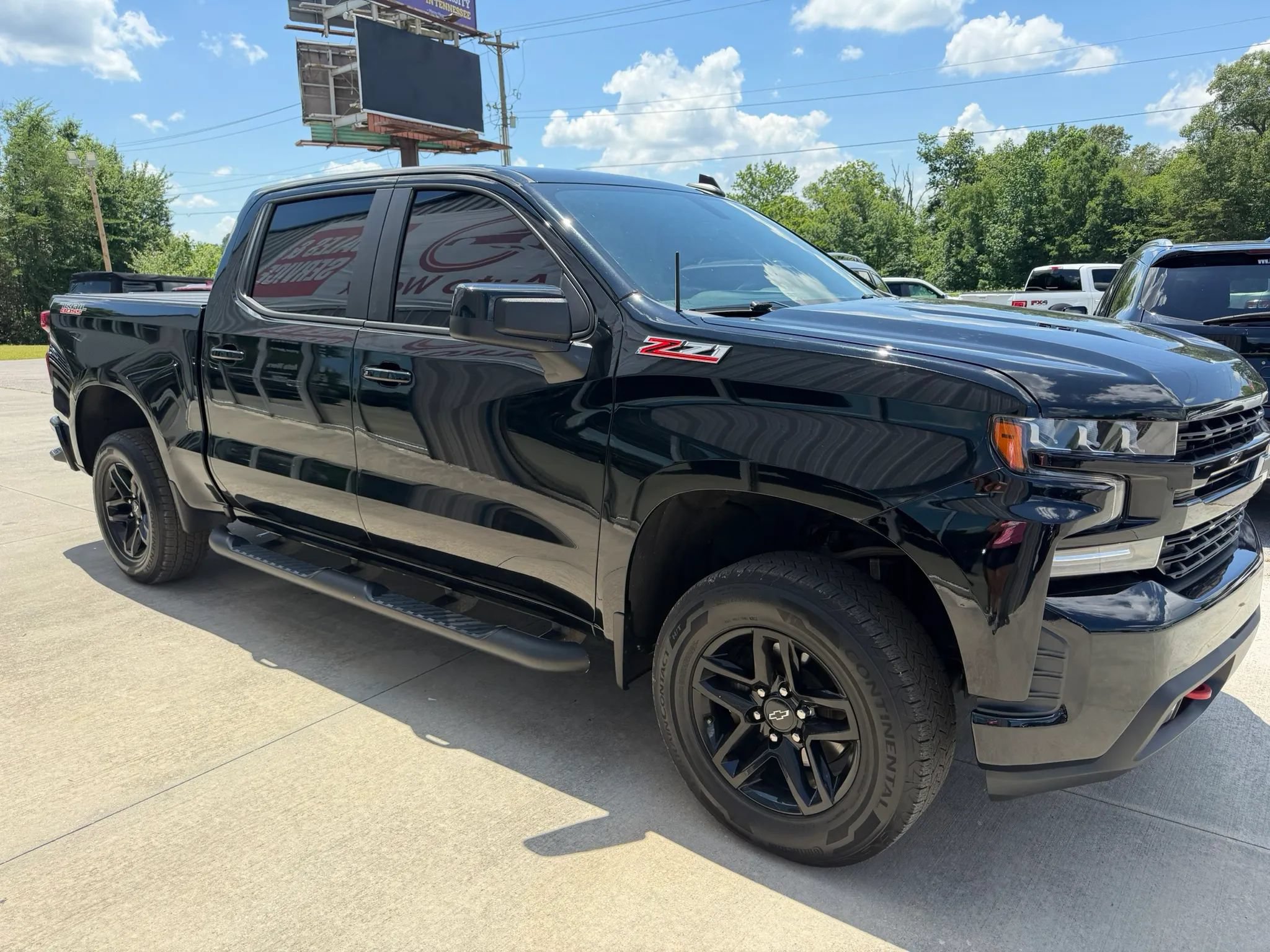 Used 2020 Chevrolet Silverado 1500 LT Trail Boss w/ Midnight Edition AWD/4WD image 5