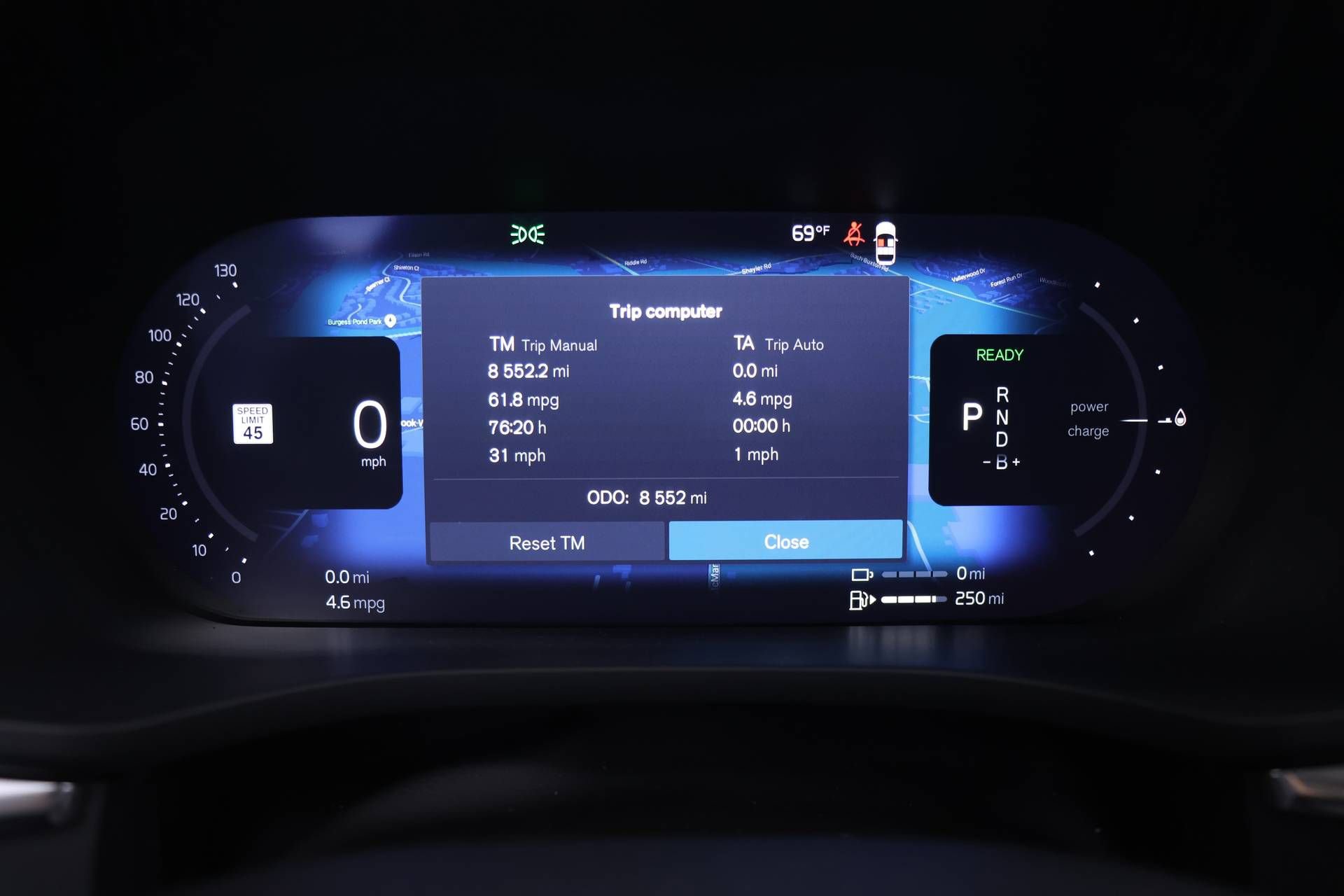 Certified 2025 Volvo XC60 T8 Plus image 9