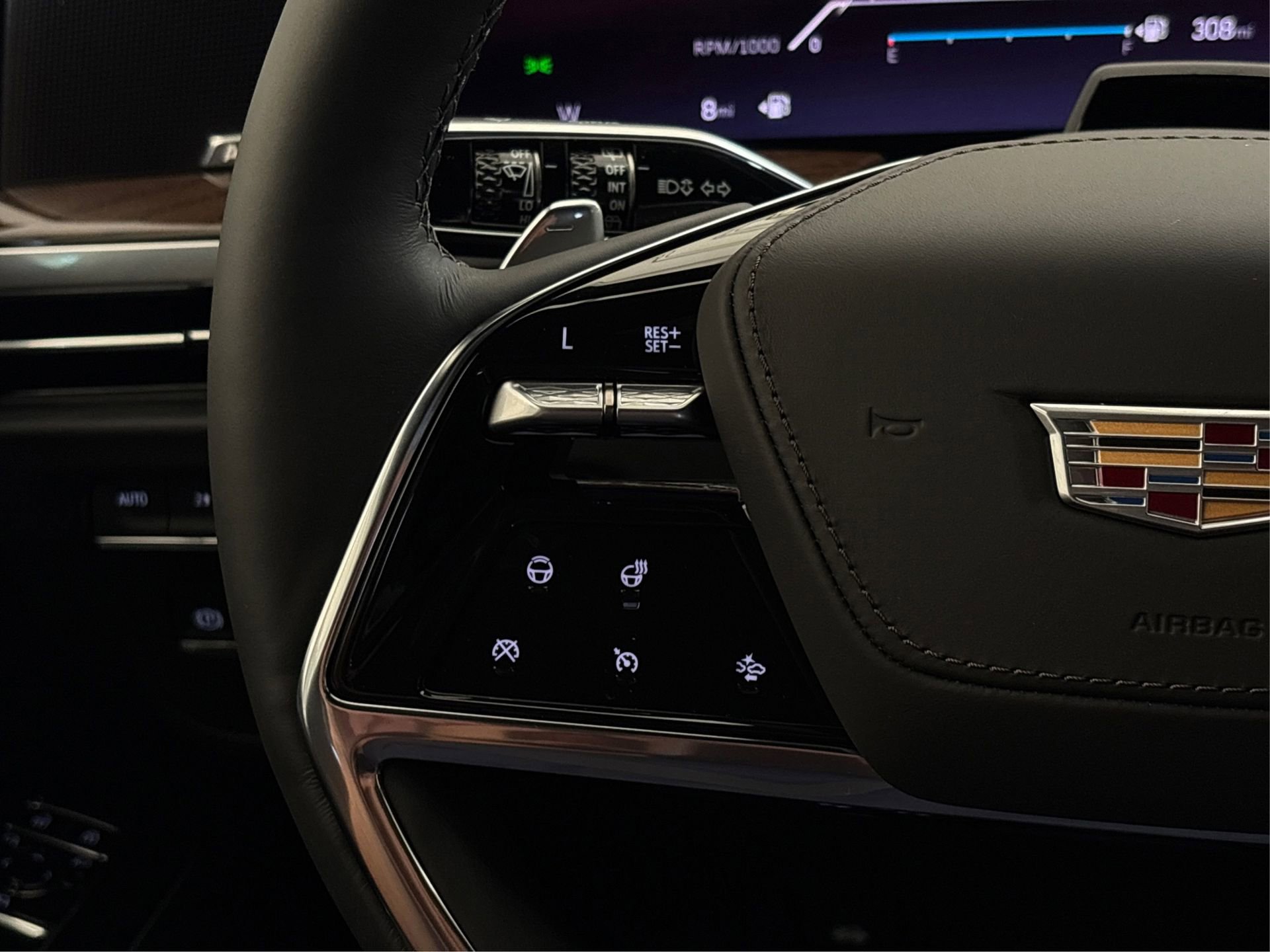 Used 2025 Cadillac Escalade Sport Platinum w/ LPO, ONYX Package AWD/4WD image 29