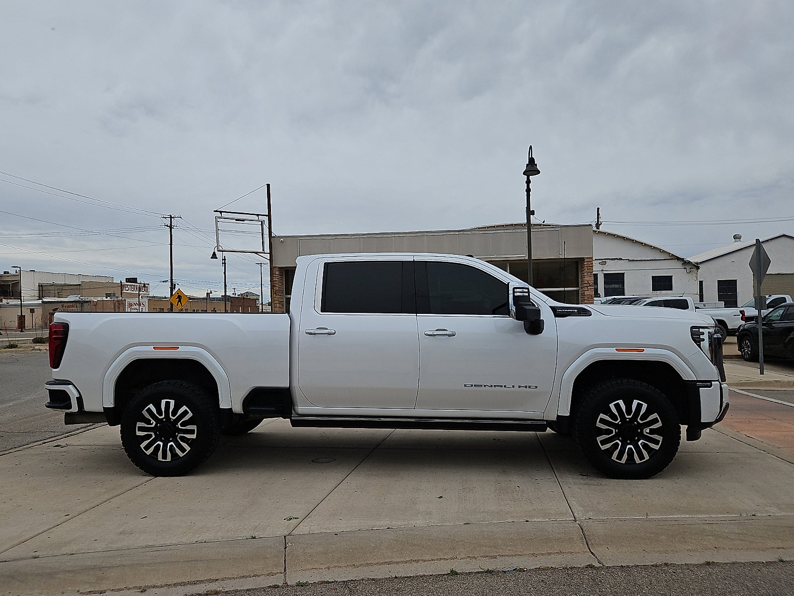 Used 2024 GMC Sierra 2500 Denali Ultimate AWD/4WD image 5