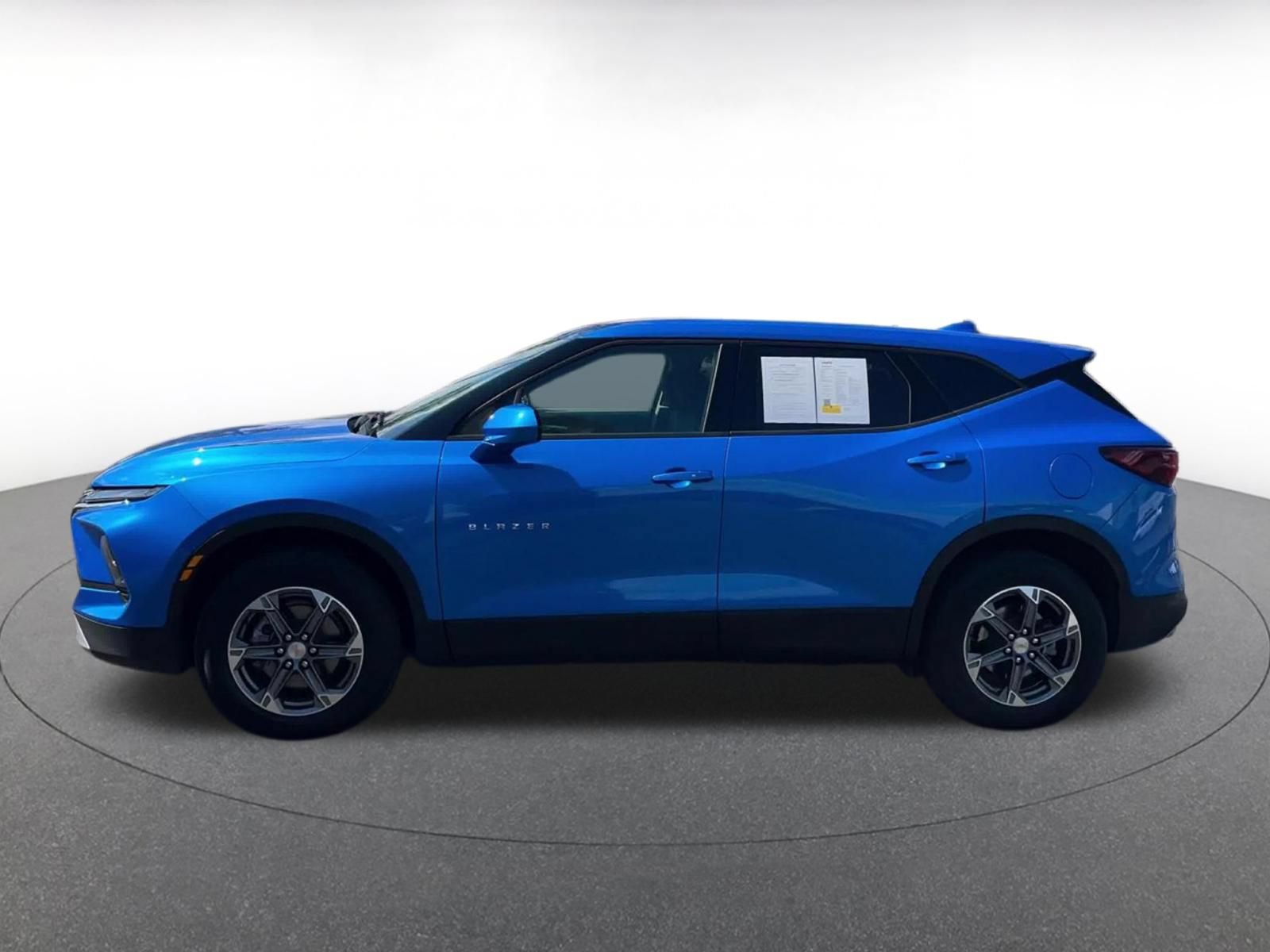 Used 2025 Chevrolet Blazer LT FWD image 8