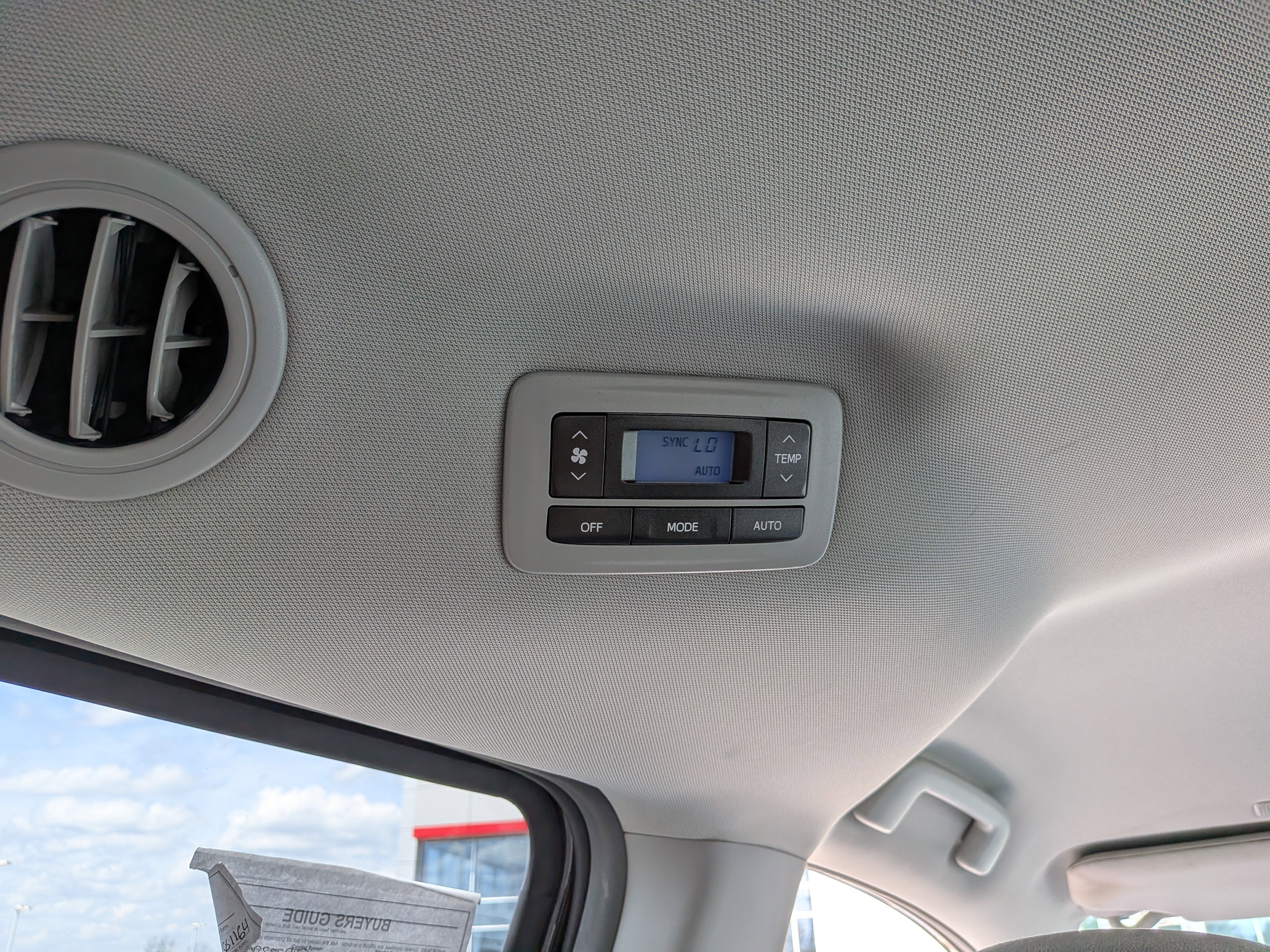 Used 2019 Toyota Sienna L w/ Carpet Mat Package FWD image 20