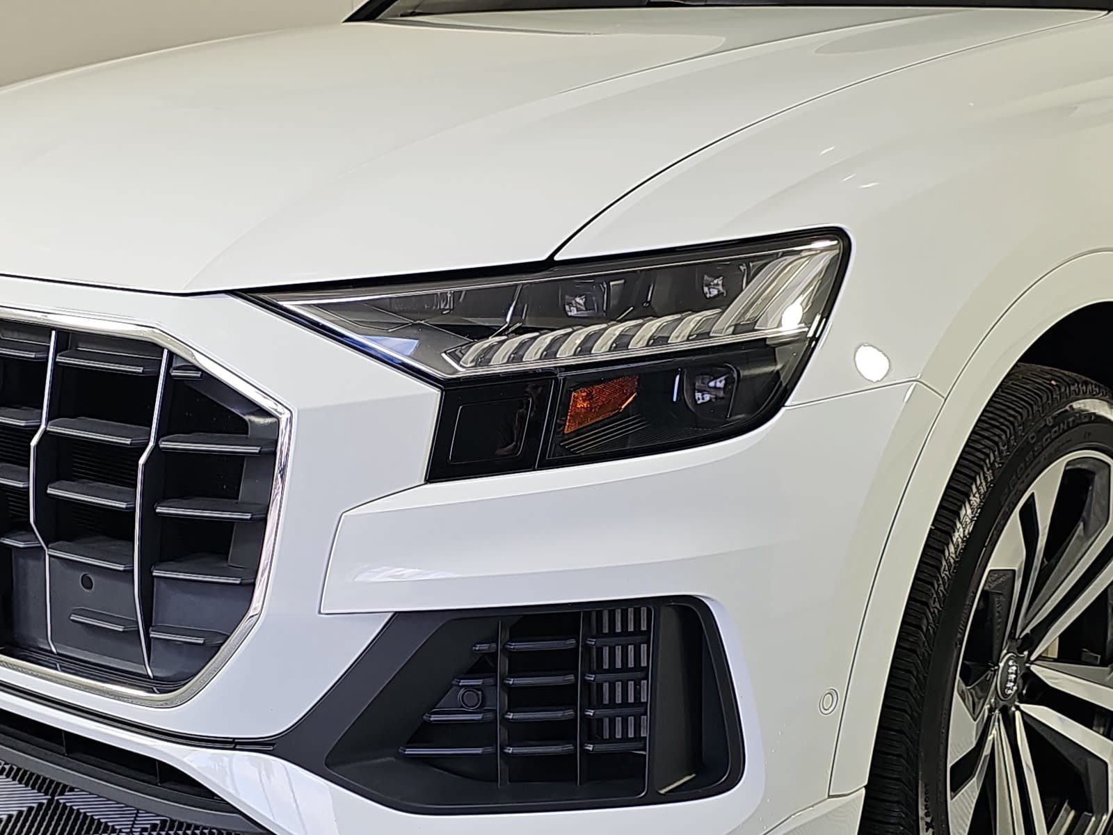 Used 2019 Audi Q8 Premium Plus AWD/4WD image 31