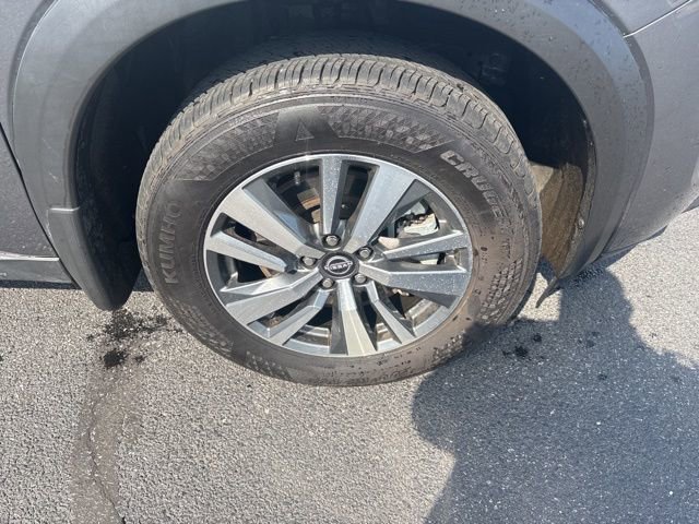 Certified 2025 Nissan Pathfinder SL w/ Black Appearance Package image 9