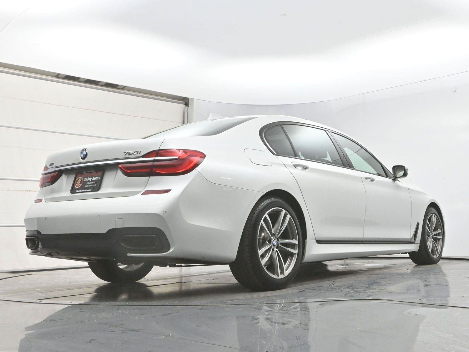 Used 2019 BMW 750i xDrive w/ M Sport Package AWD/4WD image 32