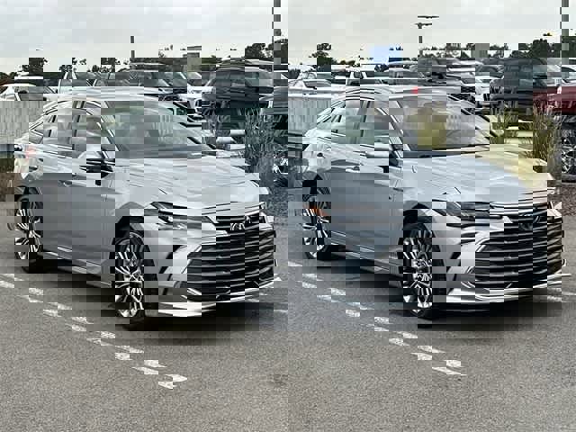 Used 2021 Toyota Avalon Limited image 32