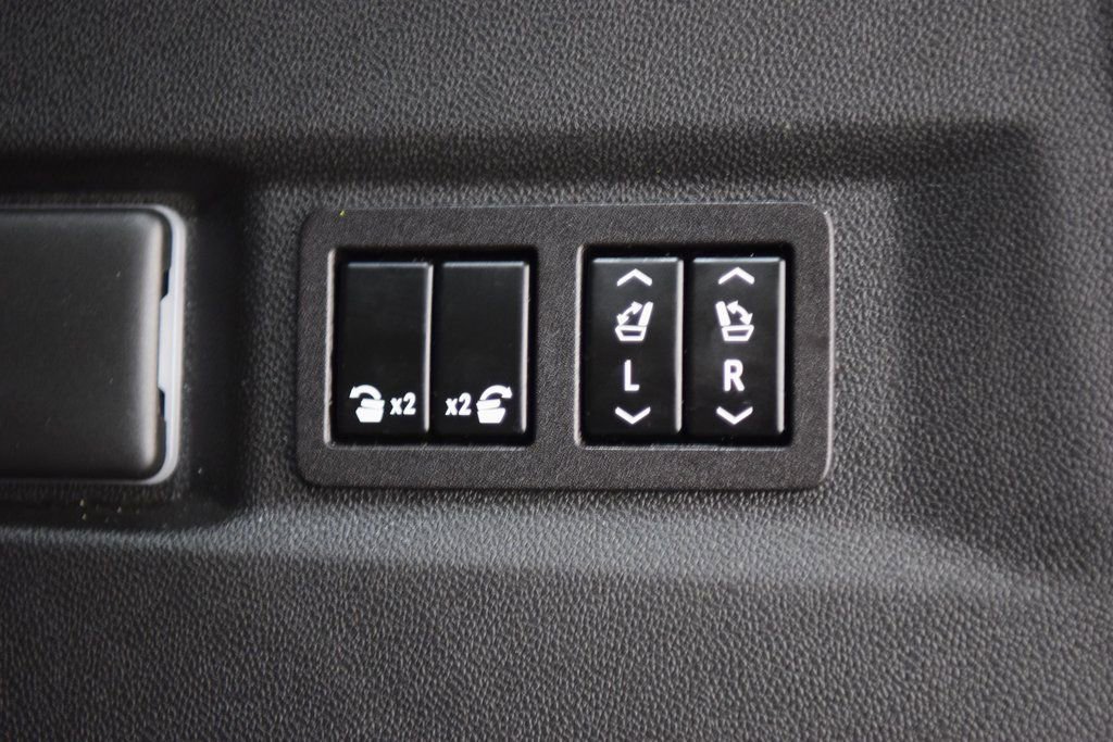 Used 2023 Chevrolet Tahoe High Country image 23