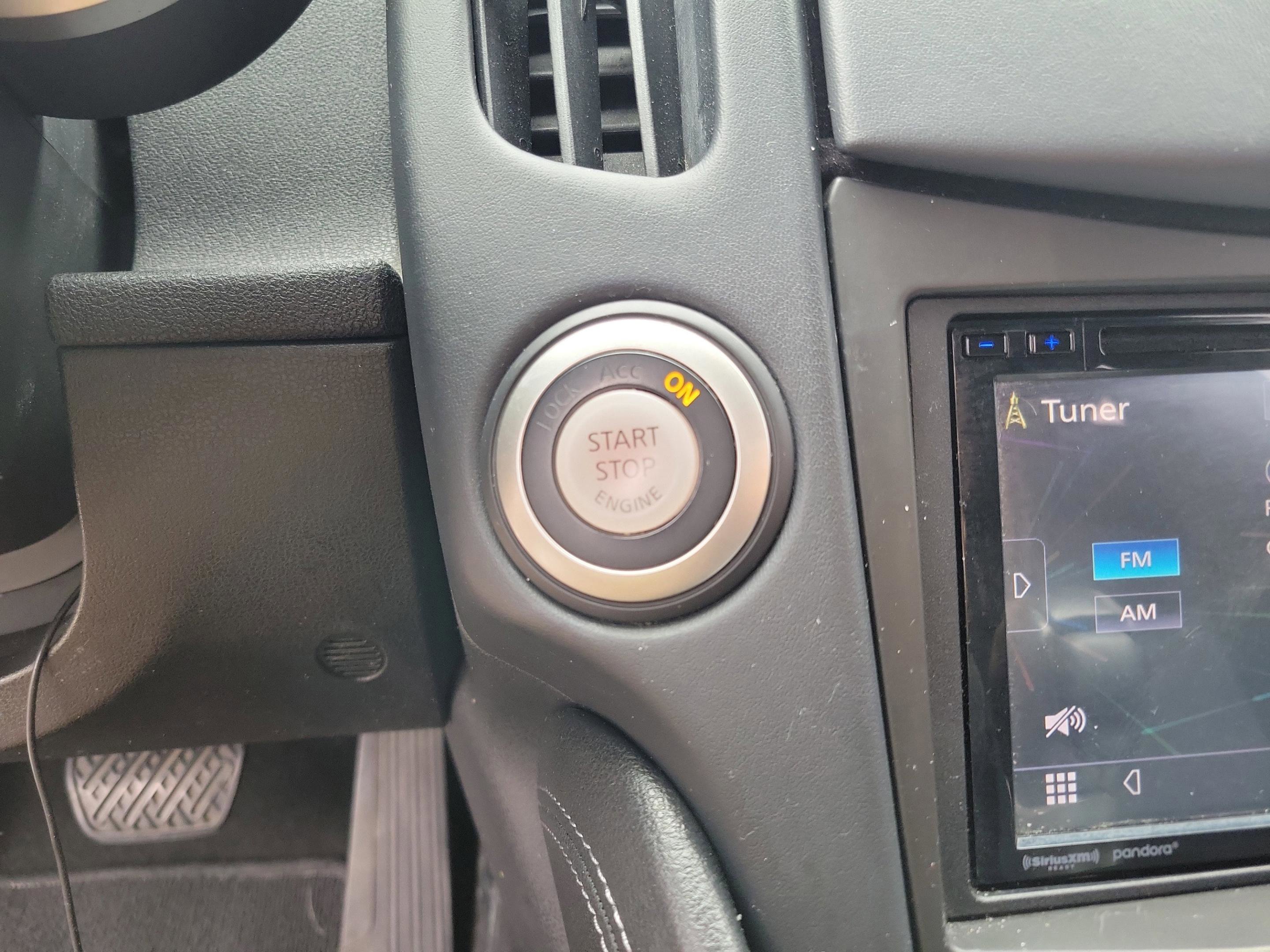 Used 2015 Nissan 370Z Coupe image 18