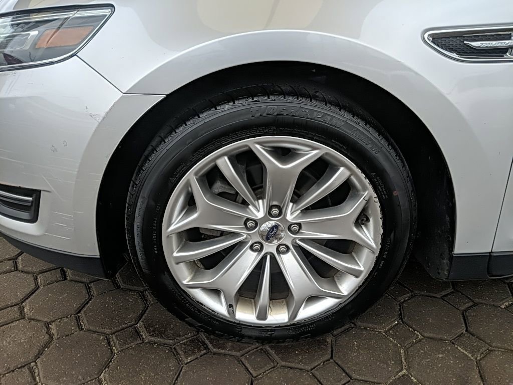 Used 2017 Ford Taurus Limited image 12