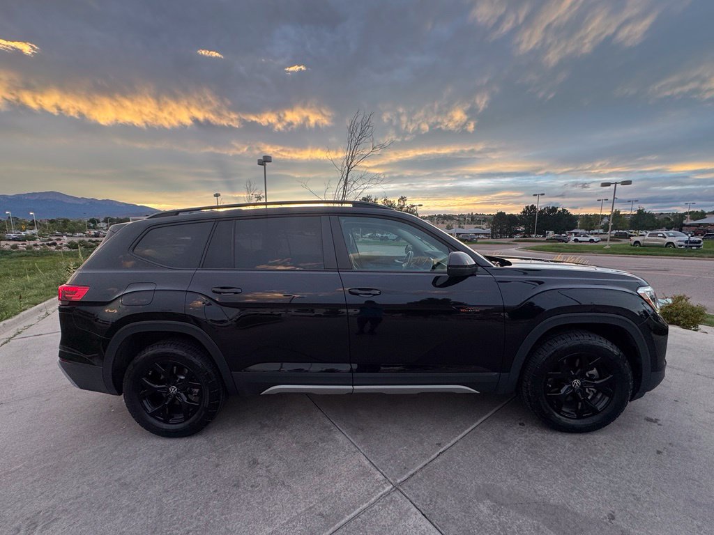 Used 2025 Volkswagen Atlas Peak Edition SE AWD/4WD image 8
