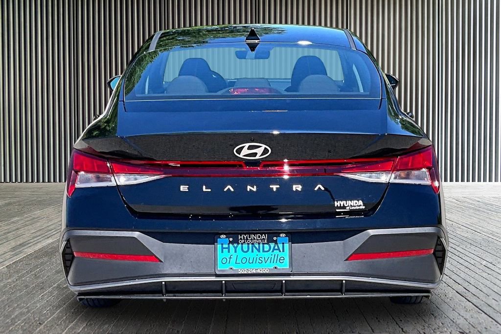 New 2026 Hyundai Elantra SE FWD image 4