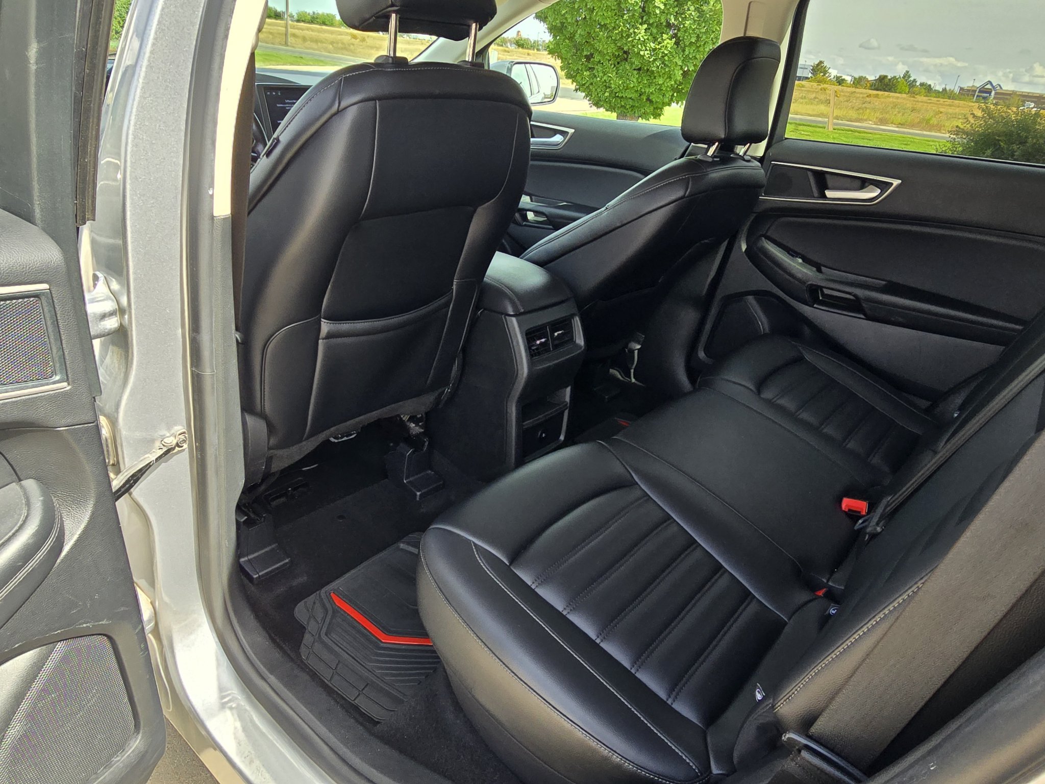 Used 2024 Ford Edge SEL AWD/4WD image 16