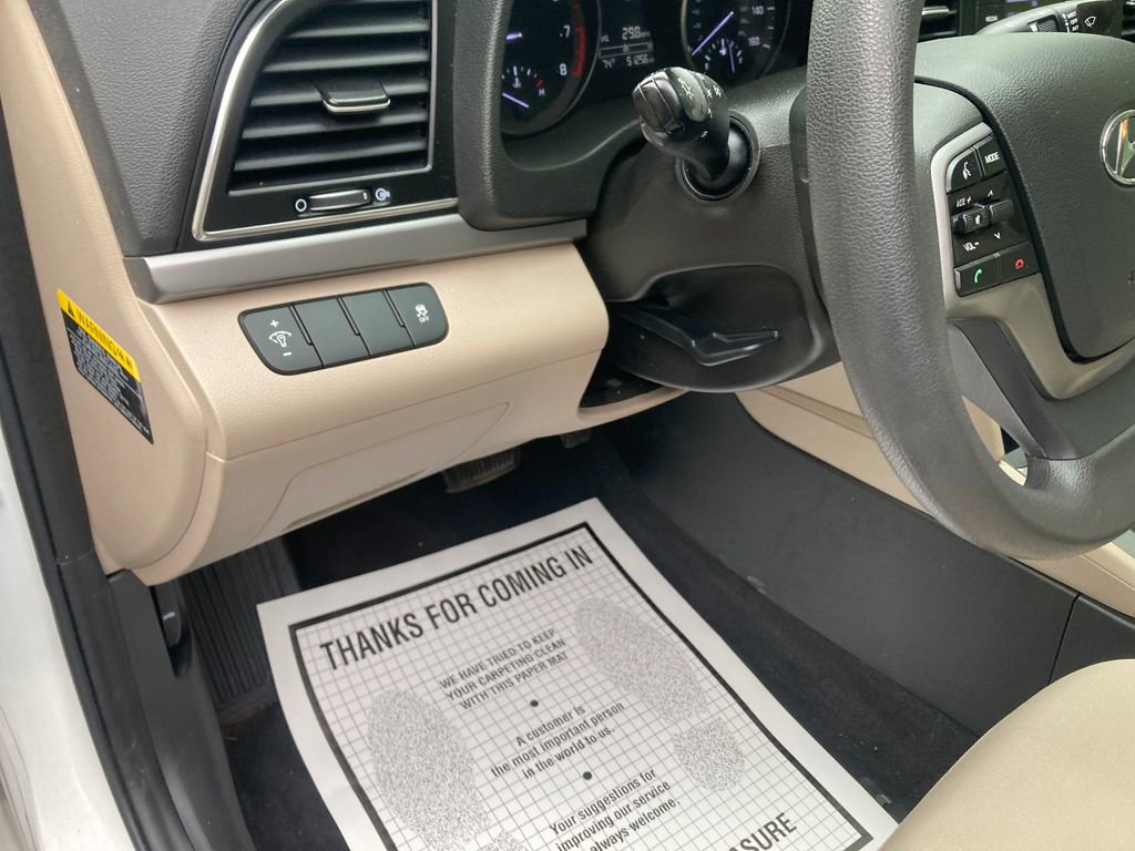 Used 2018 Hyundai Elantra SE image 17