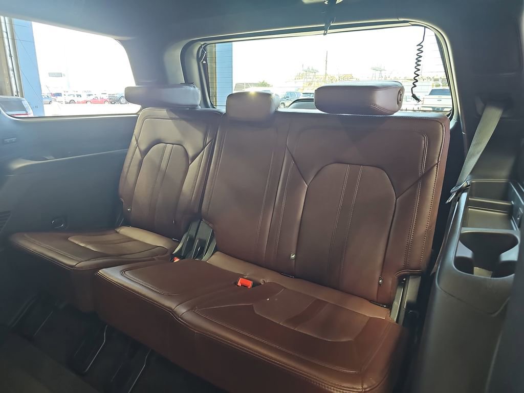 Used 2022 Ford Expedition Limited image 37