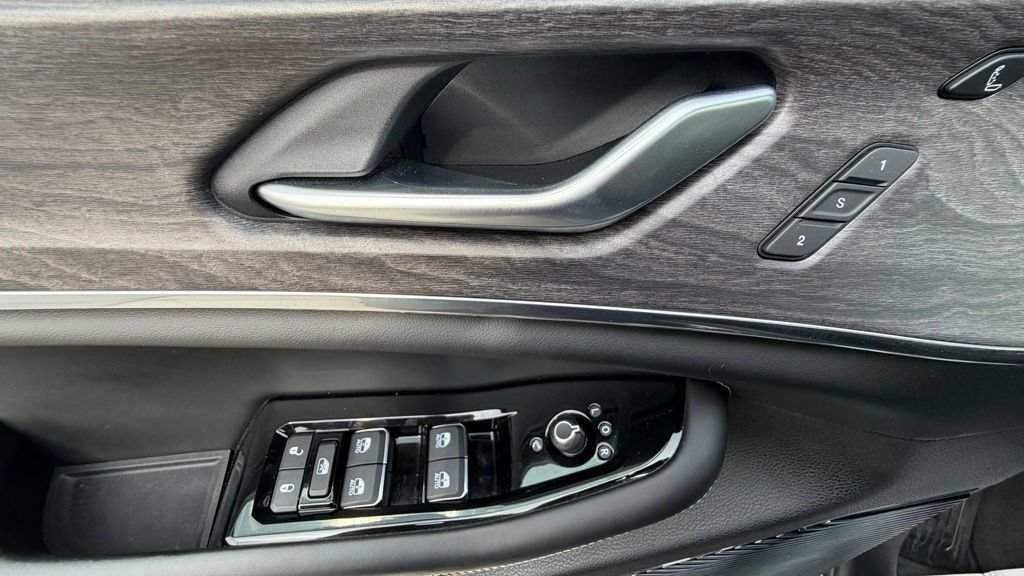 Certified 2022 Jeep Grand Cherokee L Overland w/ Luxury Tech Group IV AWD/4WD image 24