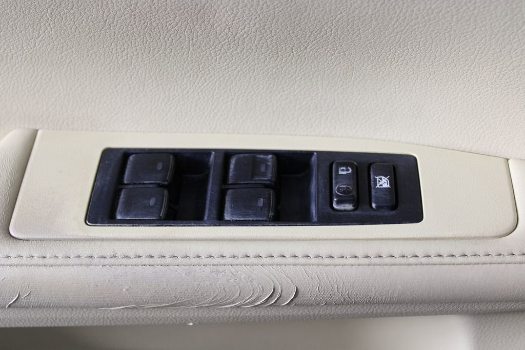 Used 2014 Lexus ES 300h w/ Luxury Package w/Bamboo Trim image 23