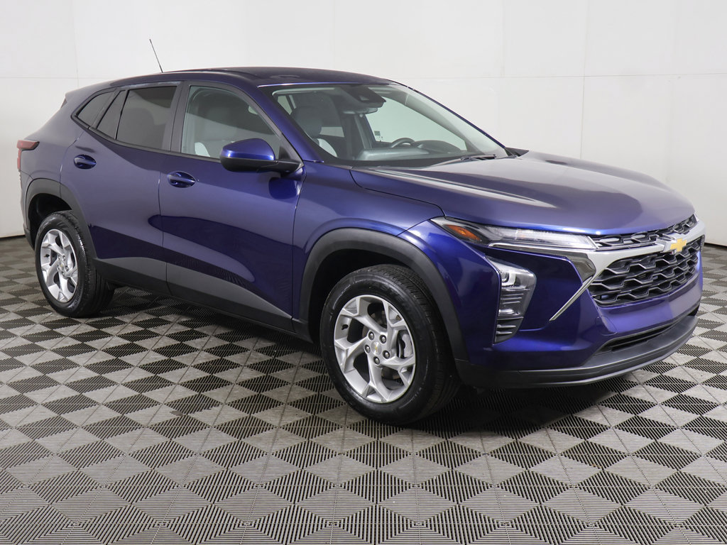 Used 2024 Chevrolet Trax LS w/ LS Convenience Package FWD image 43