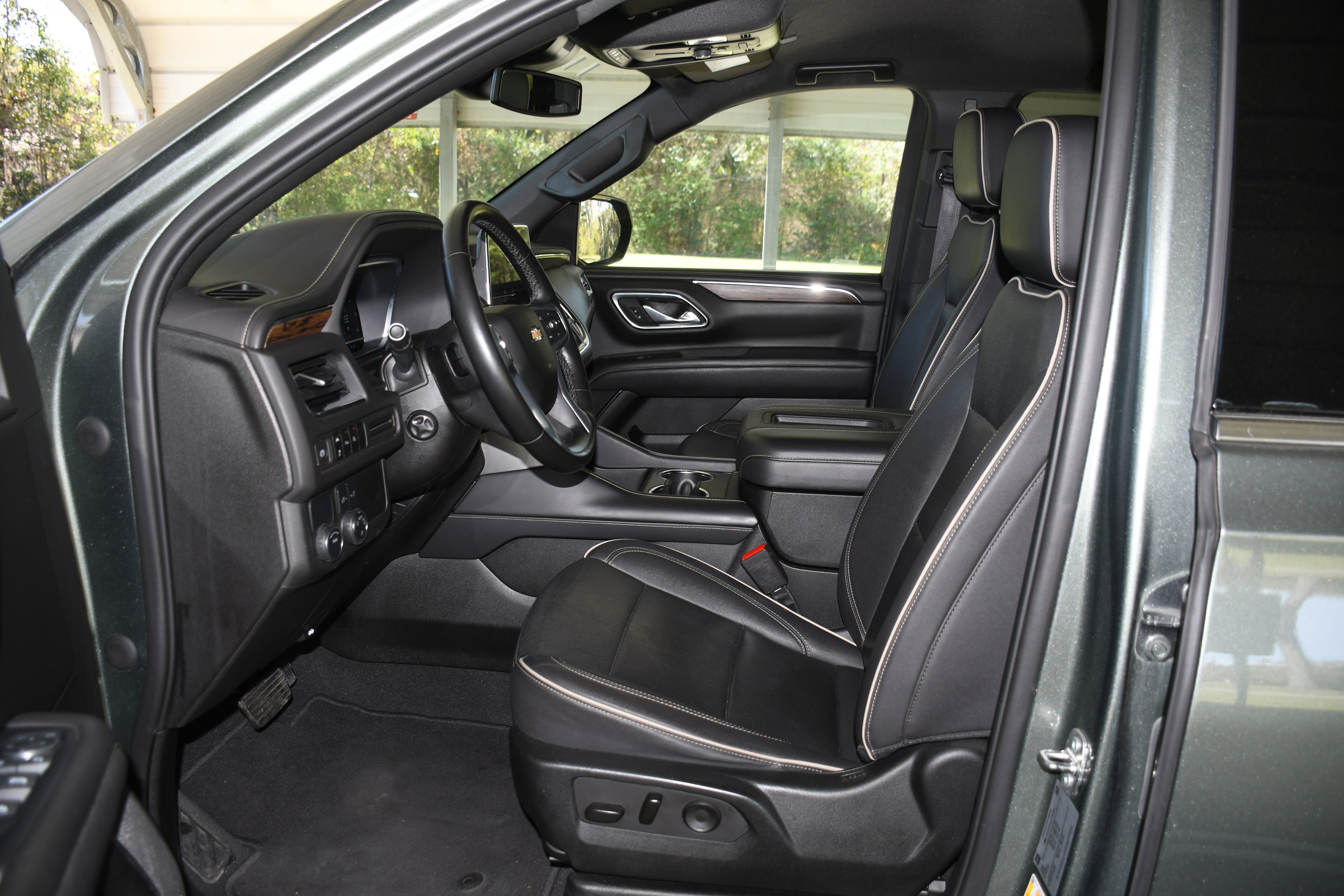 Used 2023 Chevrolet Suburban Premier RWD image 7