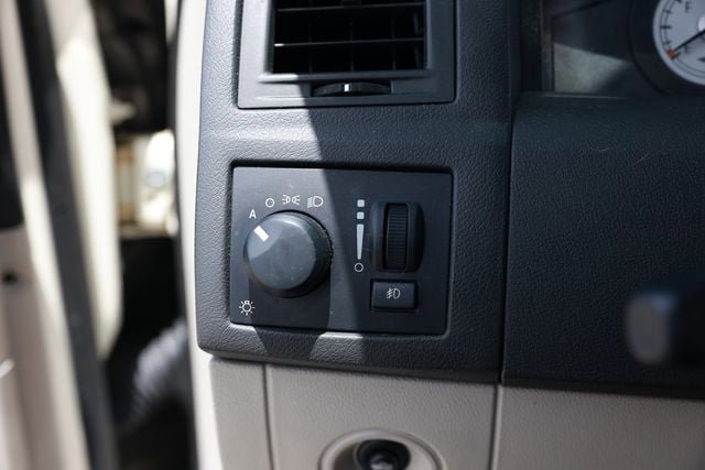 Used 2006 Chrysler 300 C w/ Protection Group II RWD image 47