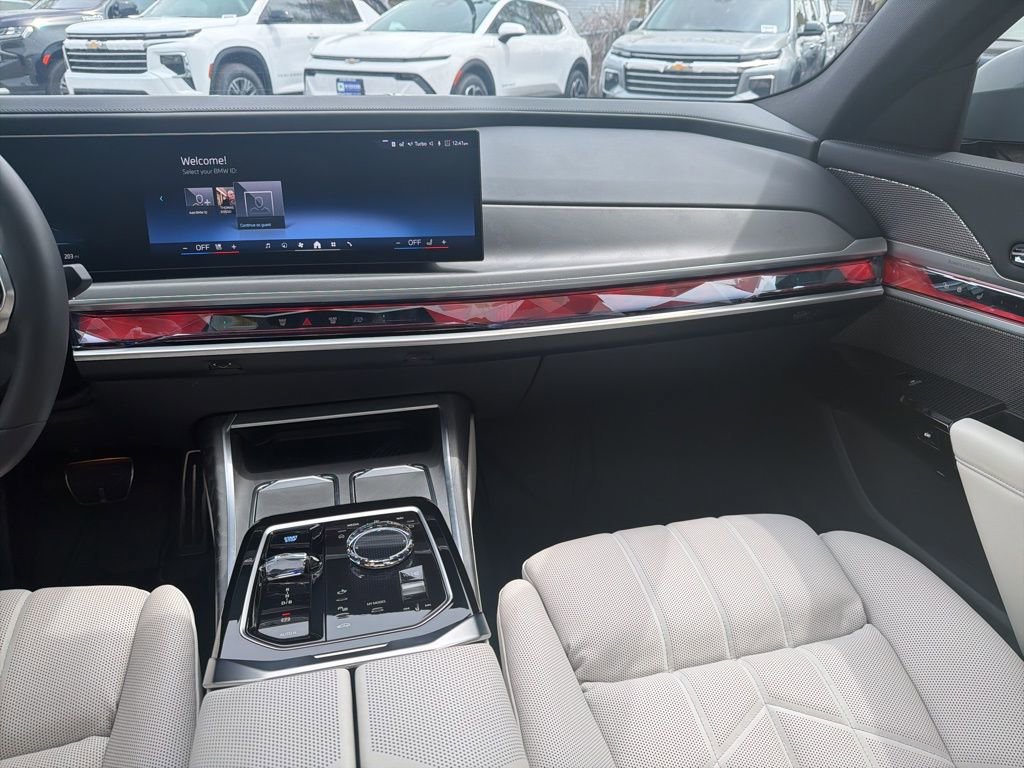 Used 2025 BMW i7 eDrive50 w/ M Sport Package RWD image 25