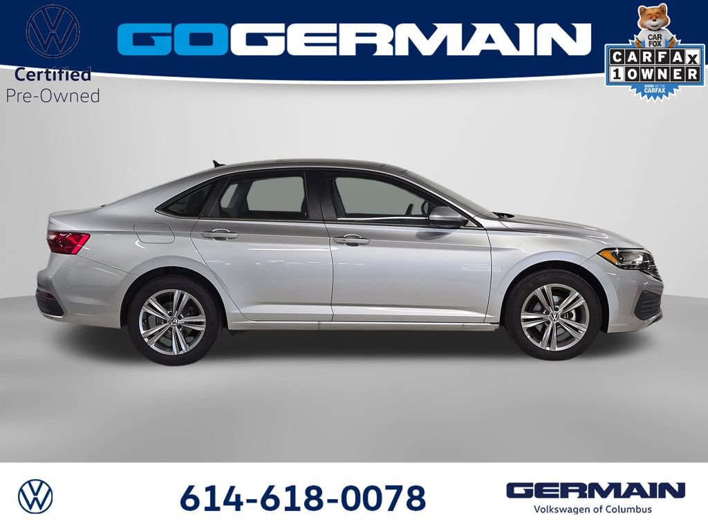 Certified 2023 Volkswagen Jetta SE w/ Panoramic Sunroof Package FWD image 6