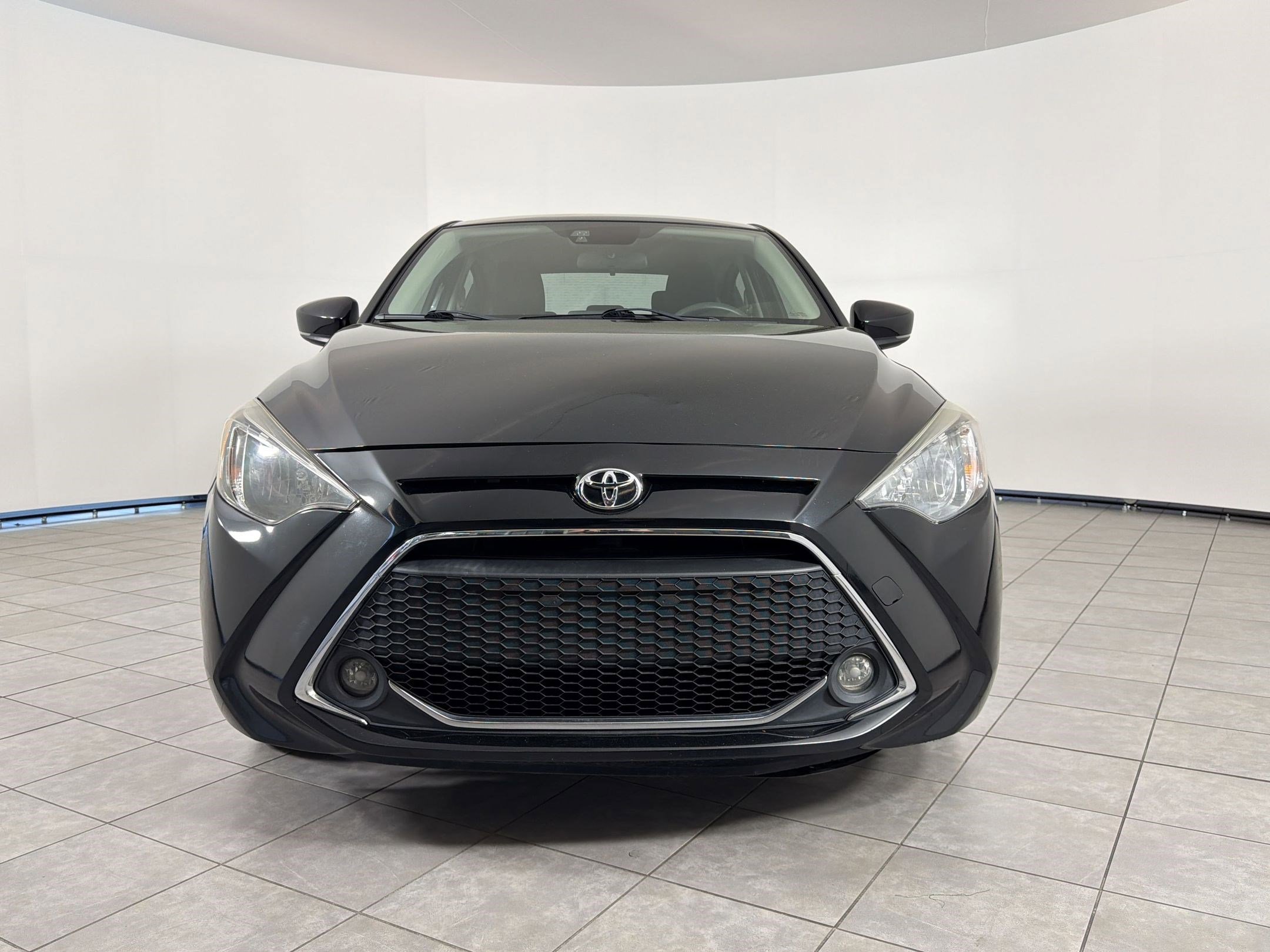 Used 2019 Toyota Yaris LE image 6