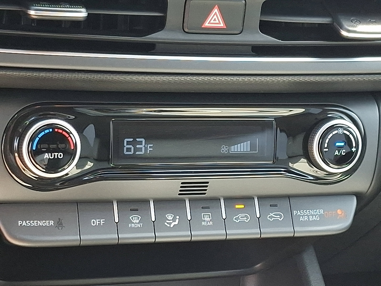 Certified 2022 Hyundai Kona Limited AWD/4WD image 15