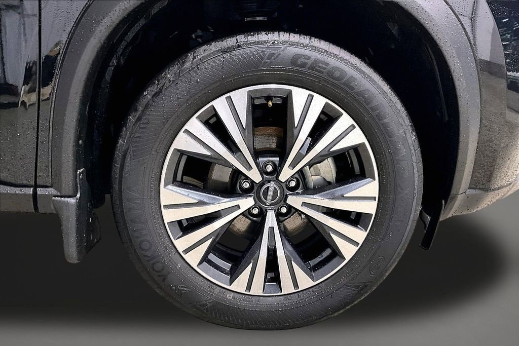 Used 2023 Nissan Rogue SV image 32