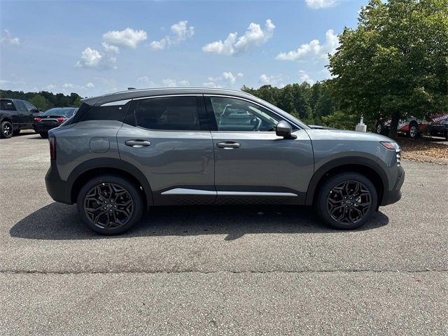 New 2025 Nissan Kicks SR image 3