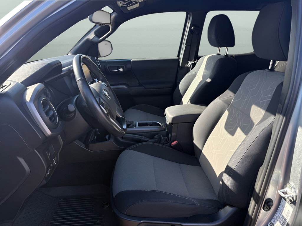 Used 2022 Toyota Tacoma TRD Off-Road image 10