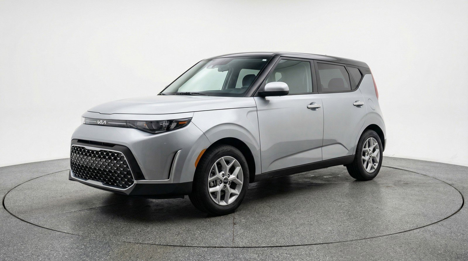 Used 2025 Kia Soul LX w/ LX Technology Package image 3