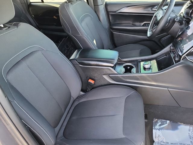 Certified 2025 Jeep Grand Cherokee Laredo image 11