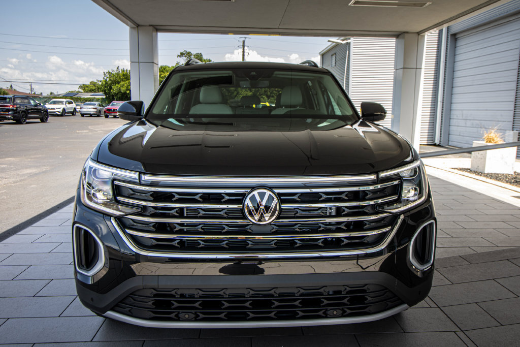 New 2026 Volkswagen Atlas SE FWD image 8