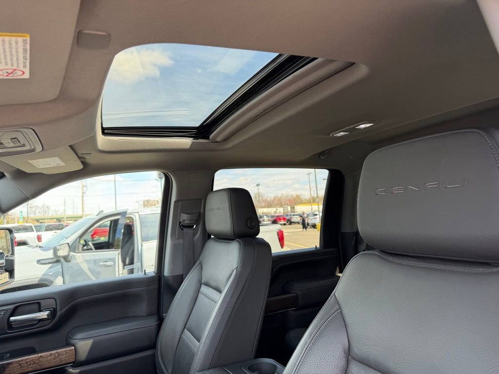 Used 2023 GMC Sierra 3500 Denali w/ Denali Ultimate Package AWD/4WD image 17