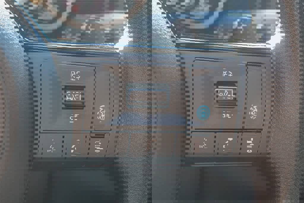 Used 2023 Nissan Rogue SV image 33