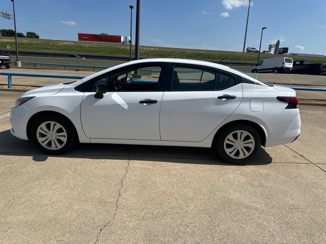Used 2022 Nissan Versa S FWD image 10