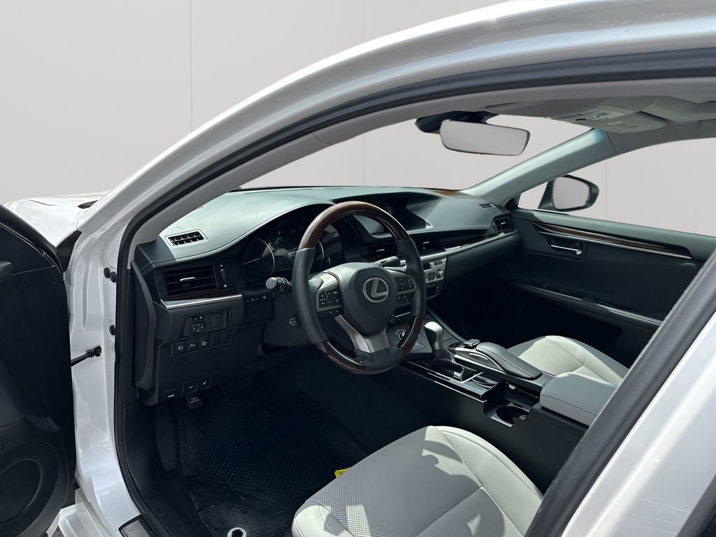 Used 2017 Lexus ES 350 w/ Navigation System Package image 26