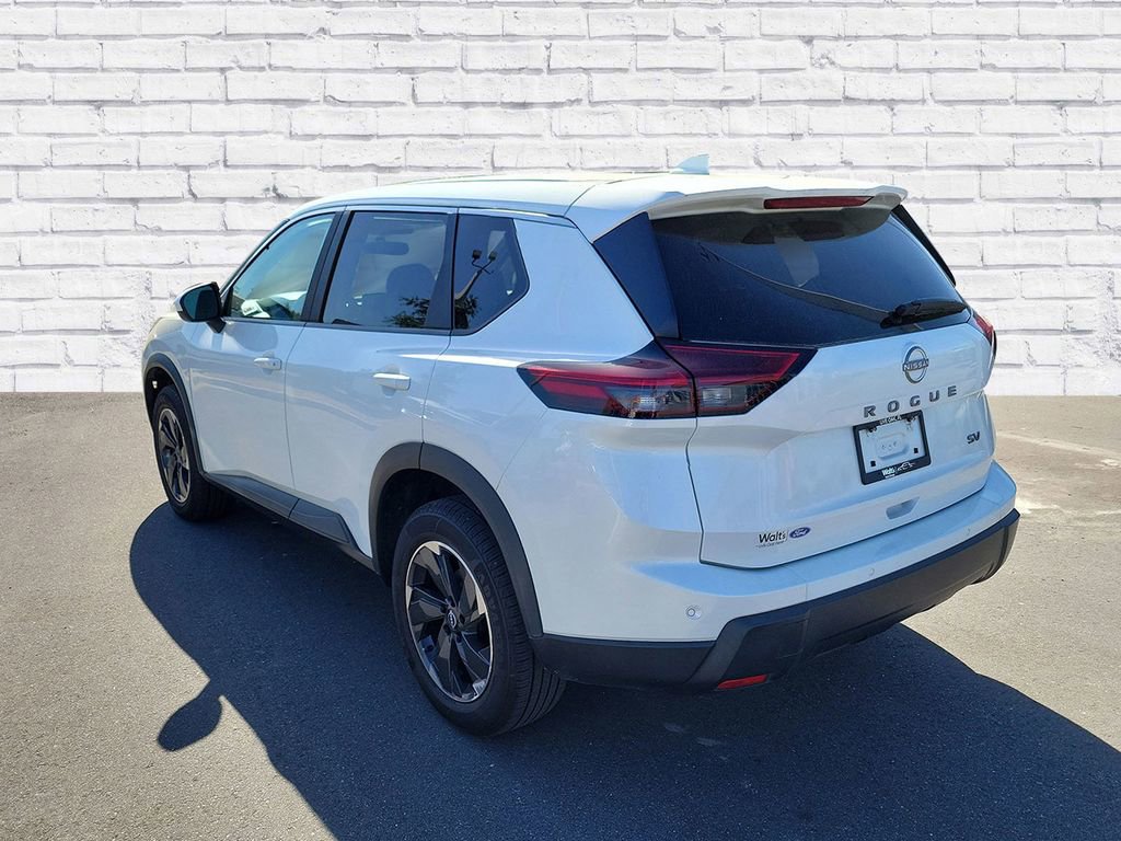 Used 2024 Nissan Rogue SV image 3