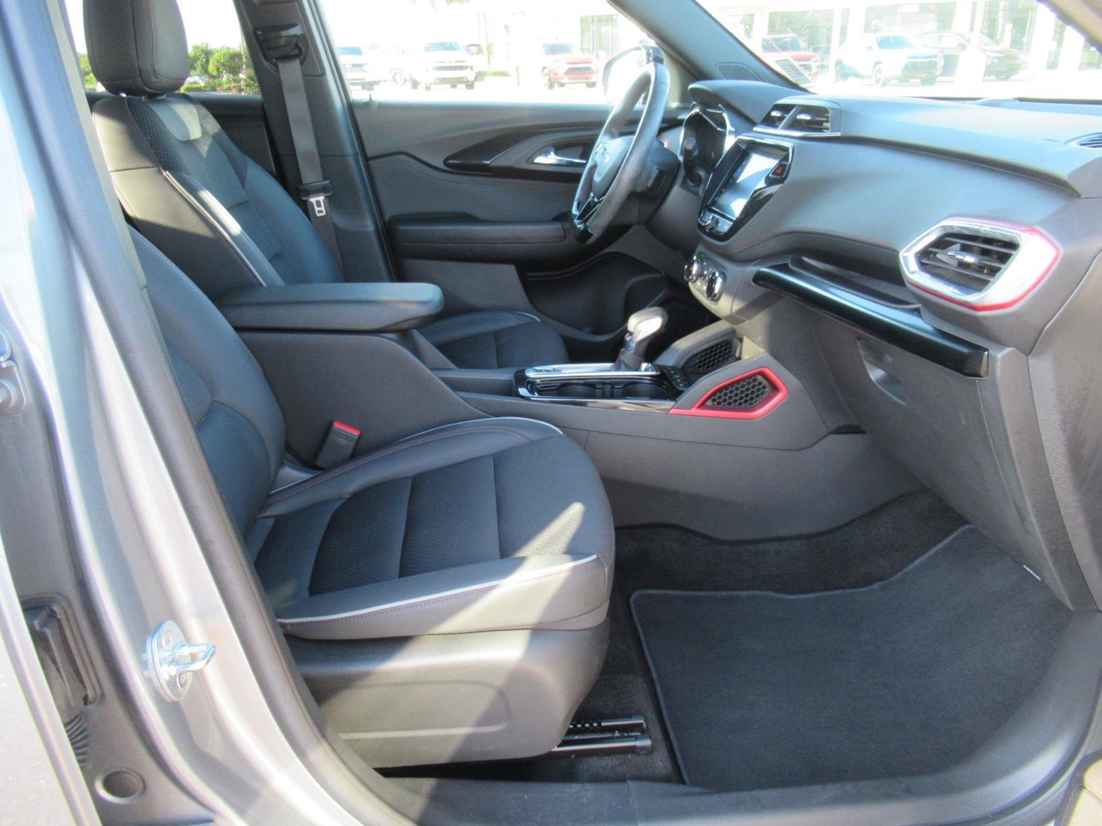 Used 2023 Chevrolet TrailBlazer RS w/ Convenience Package FWD image 10