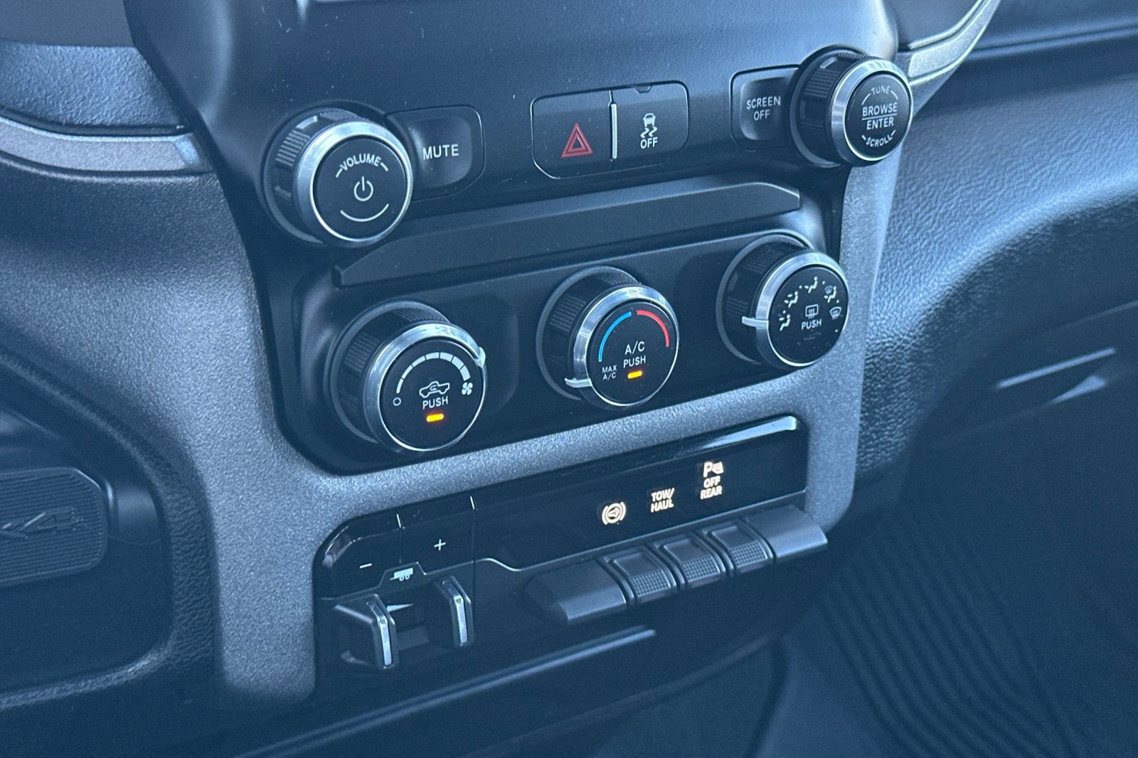 Used 2024 RAM 2500 Tradesman w/ Chrome Appearance Group image 20