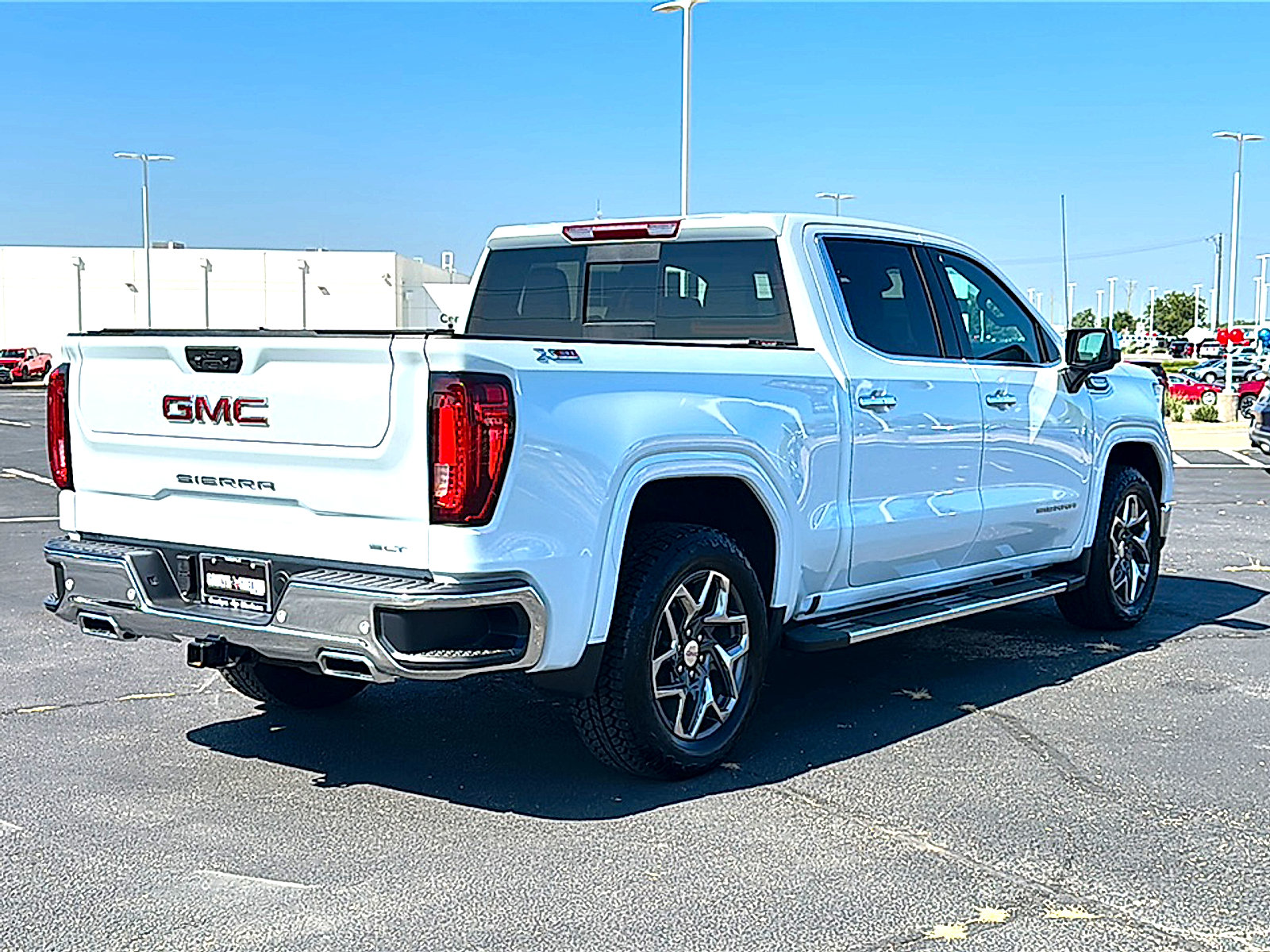 Used 2026 GMC Sierra 1500 SLT AWD/4WD image 8