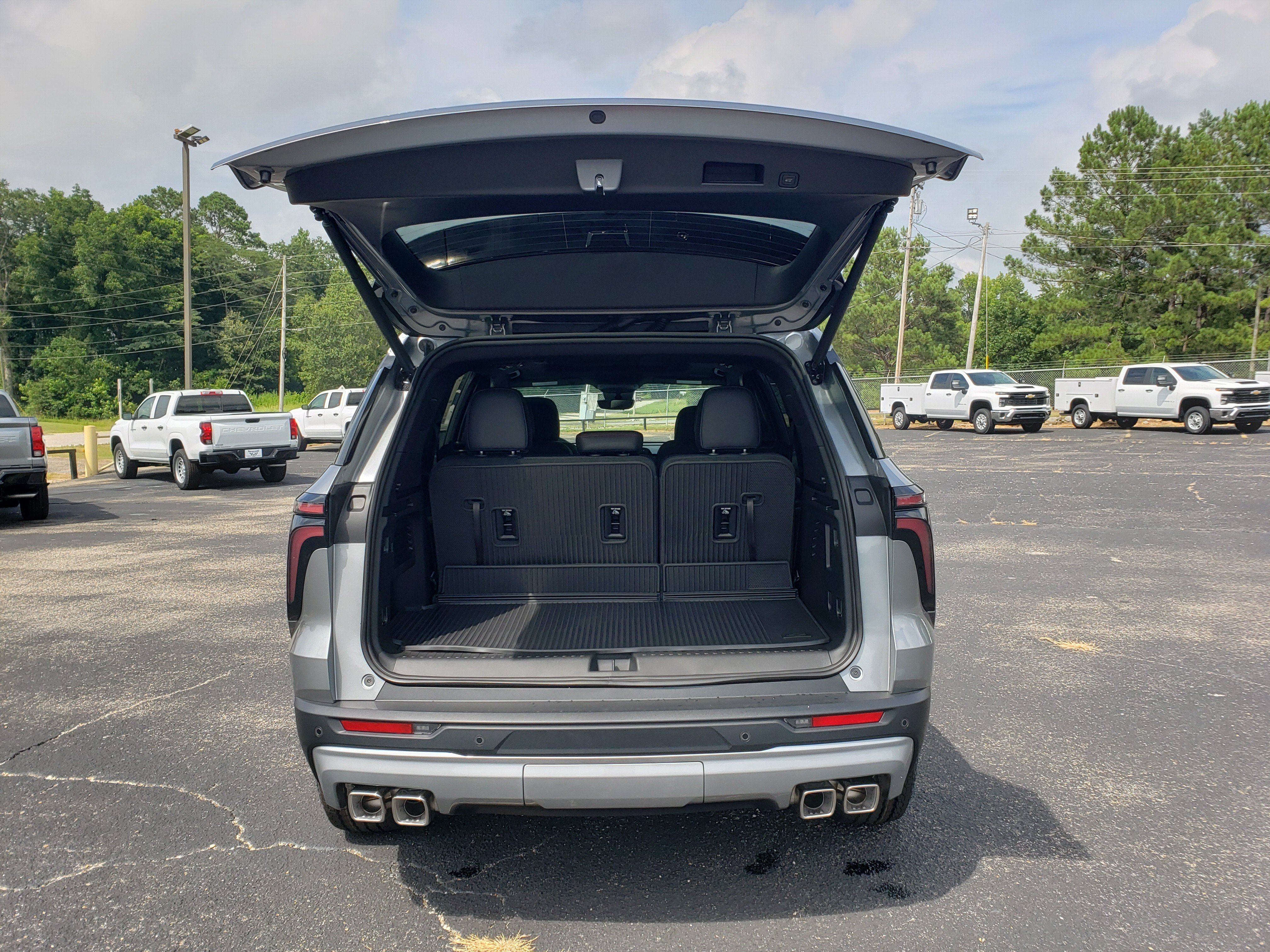 New 2026 Chevrolet Traverse Z71 w/ Driver Confidence Package AWD/4WD image 9