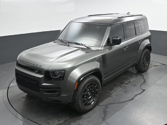 Used 2025 Land Rover Defender 110 AWD/4WD image 34