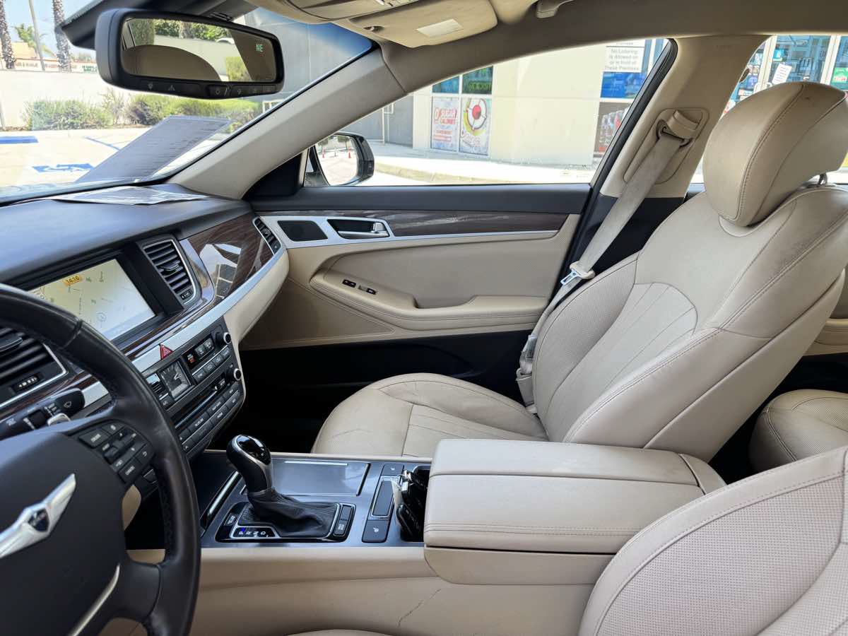 Used 2015 Hyundai Genesis 3.8 RWD image 32