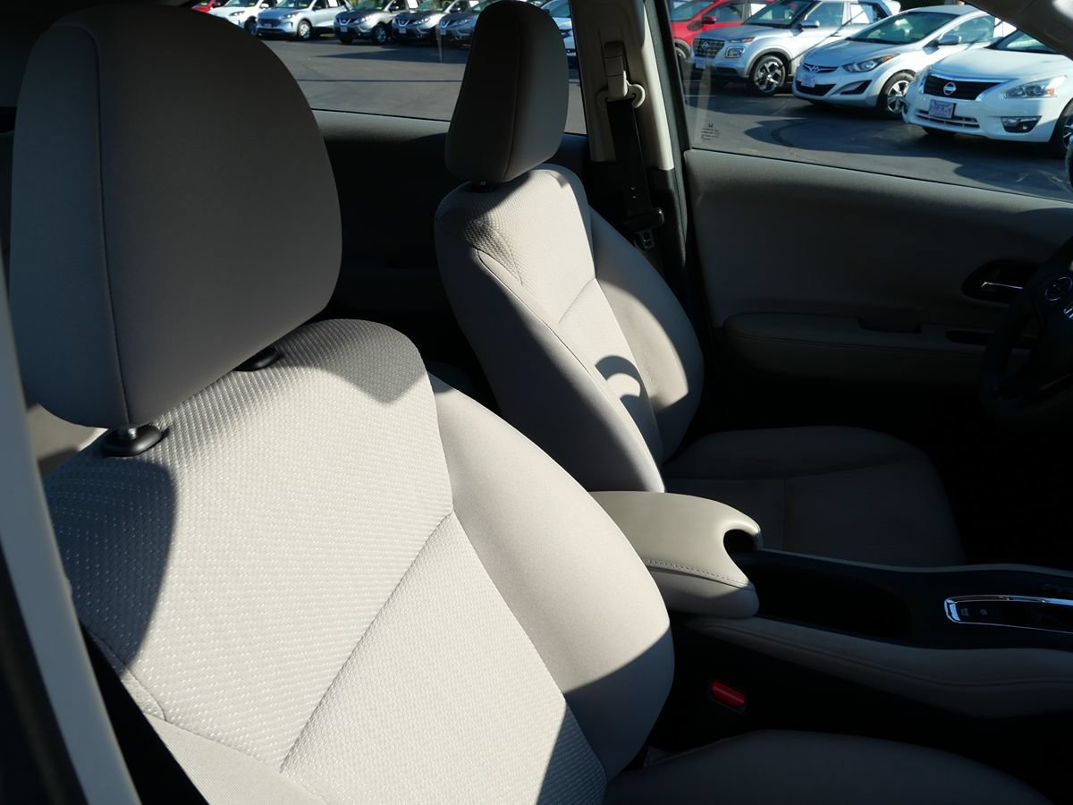Used 2016 Honda HR-V LX image 28