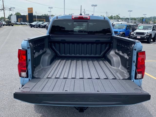 Used 2025 Chevrolet Colorado W/T w/ Advanced Trailering Package AWD/4WD image 9